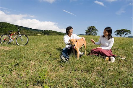 simsearch:685-02939247,k - Young couple playing with dog Stock Photo - Premium Royalty-Free, Code: 685-02939247