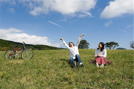 simsearch:685-02939244,k - Young couple sitting on field Stock Photo - Premium Royalty-Free, Code: 685-02939248