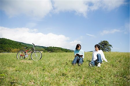 simsearch:685-02939244,k - Young couple sitting on field Stock Photo - Premium Royalty-Free, Code: 685-02939251
