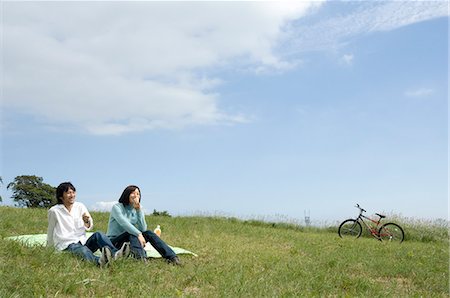 simsearch:685-02939244,k - Young couple having picnic Stock Photo - Premium Royalty-Free, Code: 685-02939253