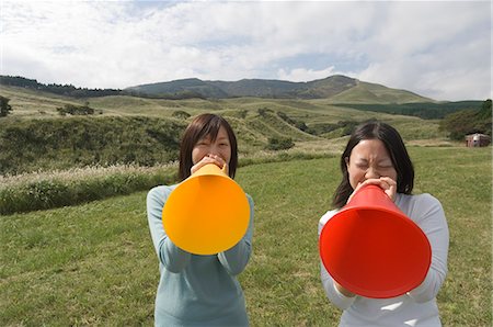 simsearch:685-02939244,k - Two young women shouting into megaphones Stock Photo - Premium Royalty-Free, Code: 685-02939281