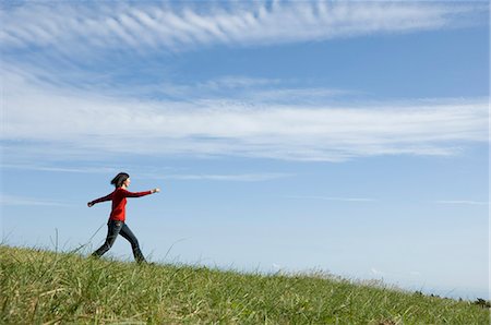 simsearch:685-02939244,k - Young woman skipping in field Stock Photo - Premium Royalty-Free, Code: 685-02939299