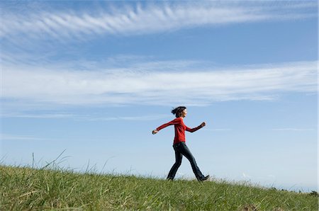simsearch:685-02939244,k - Young woman skipping in field Stock Photo - Premium Royalty-Free, Code: 685-02939300