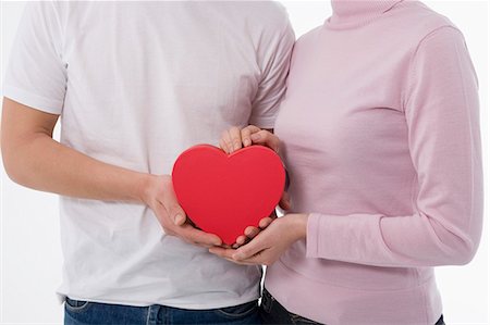 simsearch:685-02940140,k - Man and woman holding heart-shaped box Stock Photo - Premium Royalty-Free, Code: 685-02940150