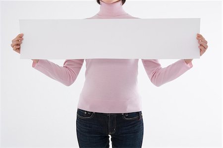 simsearch:685-02940140,k - Woman holding blank paper Stock Photo - Premium Royalty-Free, Code: 685-02940163