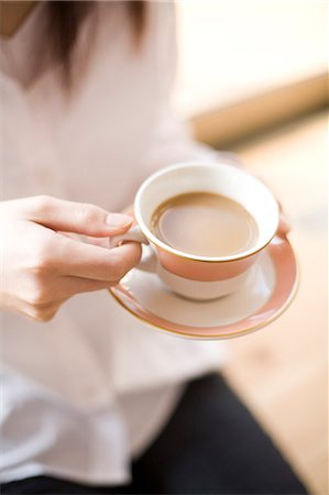simsearch:685-02940844,k - Young woman having cup of coffee Fotografie stock - Premium Royalty-Free, Codice: 685-02940380