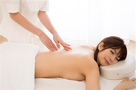 simsearch:685-02940844,k - Young woman having body massage Fotografie stock - Premium Royalty-Free, Codice: 685-02940838