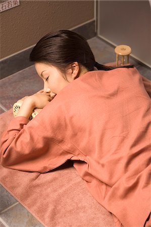 simsearch:685-02940903,k - Young woman lying at bedrock bath Foto de stock - Sin royalties Premium, Código: 685-02940880