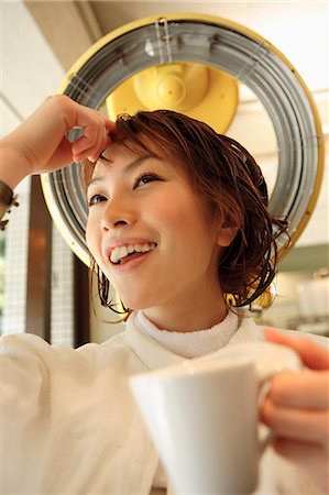 salon pictures with customer in a dryer - Young woman drinking coffee in hair salon Stock Photo - Premium Royalty-Free, Code: 685-02941440