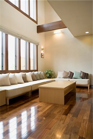 sofa on wooden floor - Salon Photographie de stock - Premium Libres de Droits, Code: 685-03082060