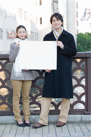 Businessman and businesswoman holding blank board Foto de stock - Sin royalties Premium, Código: 685-03082255