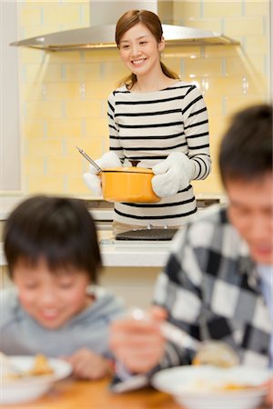 Mother watching family from kitchen Stock Photo - Premium Royalty-Free, Code: 685-03082439