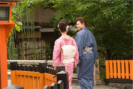 simsearch:685-03082560,k - Junges Paar in der Nähe von kimono Stockbilder - Premium RF Lizenzfrei, Bildnummer: 685-03082532