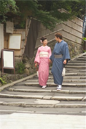simsearch:685-03082560,k - Junges Paar im Kimono, die Treppe hinunter Stockbilder - Premium RF Lizenzfrei, Bildnummer: 685-03082547