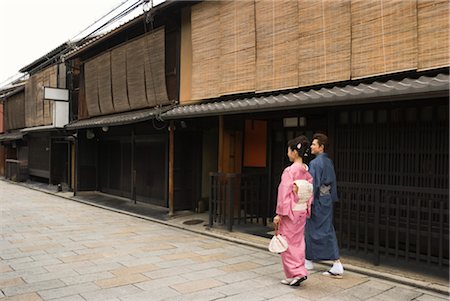 simsearch:685-03082560,k - Junges Paar in der Nähe von kimono Stockbilder - Premium RF Lizenzfrei, Bildnummer: 685-03082541