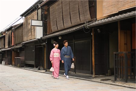 simsearch:685-03082560,k - Junges Paar in der Nähe von kimono Stockbilder - Premium RF Lizenzfrei, Bildnummer: 685-03082542