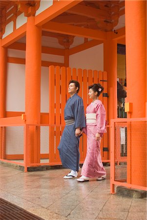 simsearch:685-03082560,k - Junges Paar in Kimono-Besuch von Shinto-Schrein Stockbilder - Premium RF Lizenzfrei, Bildnummer: 685-03082574