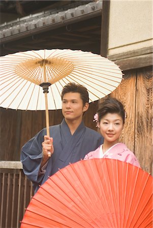 simsearch:685-03082560,k - Junges Paar in Kimono hält Regenschirm Stockbilder - Premium RF Lizenzfrei, Bildnummer: 685-03082579