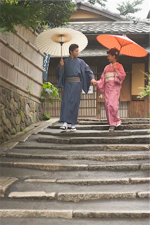 simsearch:685-03082560,k - Junges Paar im Kimono, die Treppe hinunter Stockbilder - Premium RF Lizenzfrei, Bildnummer: 685-03082580