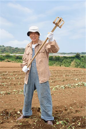 Senior man holding hoe Stock Photo - Premium Royalty-Free, Code: 685-03082608