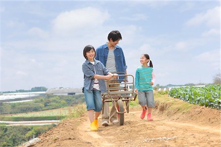 simsearch:685-03082700,k - Father and children walking in field Stock Photo - Premium Royalty-Free, Code: 685-03082699