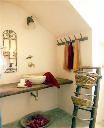 rustic mediterranean bathroom - Bathroom in Mediterranean style Stock Photo - Premium Royalty-Free, Code: 689-05610194