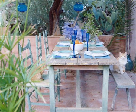 Laid table on a terrace Foto de stock - Sin royalties Premium, Código: 689-05610374