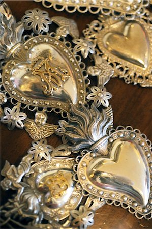 simsearch:633-01274235,k - Ornate metal hearts Stock Photo - Premium Royalty-Free, Code: 689-05610586