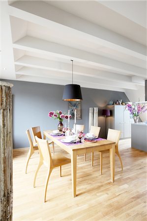 Dining room with wooden table Foto de stock - Sin royalties Premium, Código: 689-05610601