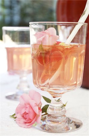 simsearch:689-03733735,k - Drink and blossom on table Stock Photo - Premium Royalty-Free, Code: 689-05610611