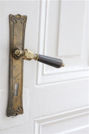 simsearch:689-05611664,k - Old-fashioned door handle Foto de stock - Sin royalties Premium, Código: 689-05610655