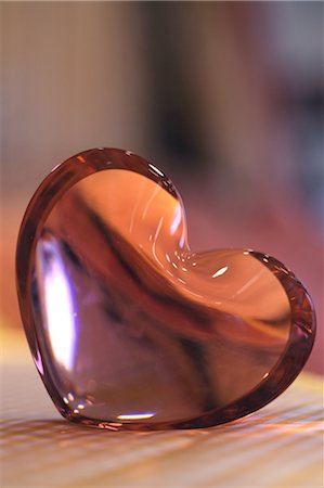 purpurina - Heart-shaped worry stone Foto de stock - Sin royalties Premium, Código: 689-05610681