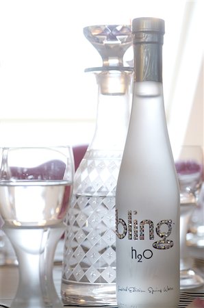 Bottle and glass of water Foto de stock - Sin royalties Premium, Código: 689-05610830