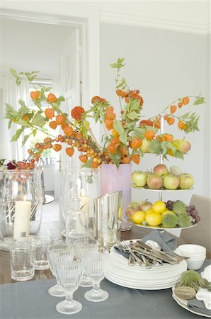 dinner table - Étagère with fruit and Chinese lantern Stock Photo - Premium Royalty-Free, Code: 689-05610963