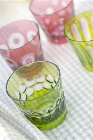 simsearch:689-05612521,k - Drinking glasses on checkered tablecloth Stock Photo - Premium Royalty-Free, Code: 689-05610984