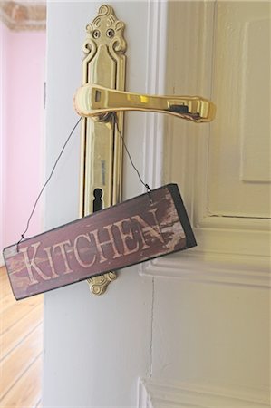 simsearch:689-05610416,k - Kitchen sign at door knob Stock Photo - Premium Royalty-Free, Code: 689-05611012