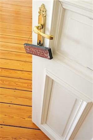 door old opened not people - Kitchen sign at door knob Stock Photo - Premium Royalty-Free, Code: 689-05611013
