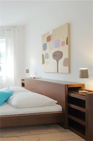 simsearch:700-05451126,k - Modern bright bedroom Foto de stock - Sin royalties Premium, Código: 689-05611063