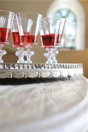 Five glasses of red wine on tray Foto de stock - Sin royalties Premium, Código: 689-05611327