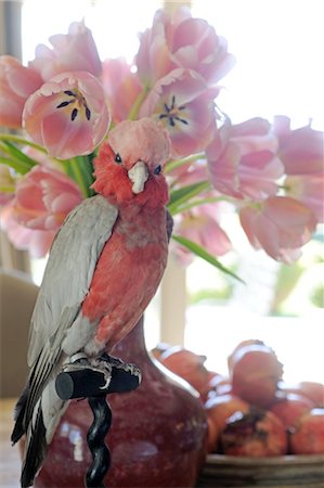 Flowers and bird figurine Foto de stock - Sin royalties Premium, Código: 689-05611332