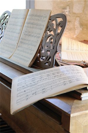 scripture - Partition musicale sur pupitre Photographie de stock - Premium Libres de Droits, Code: 689-05611340