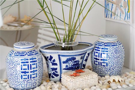Asian receptacles and houseplant Stock Photo - Premium Royalty-Free, Code: 689-05611408