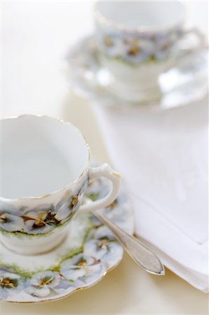 Cups with floral pattern und saucers Stock Photo - Premium Royalty-Free, Code: 689-05611462