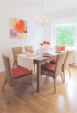 simsearch:689-05611496,k - Dining room with painting on the wall Foto de stock - Sin royalties Premium, Código: 689-05611499