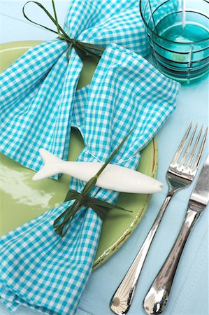 flatware - Plate with napkins and cutlery Stock Photo - Premium Royalty-Free, Code: 689-05611505