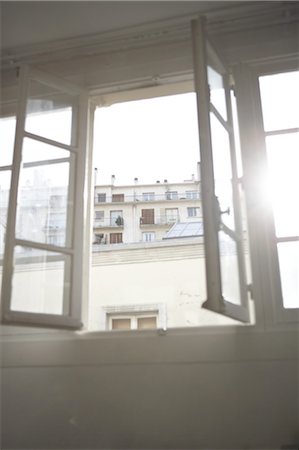 fensterscheibe - Sunbeam passing through open window Foto de stock - Sin royalties Premium, Código: 689-05611533