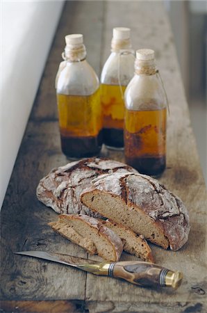 Küchenmesser, Brot und Öl Stockbilder - Premium RF Lizenzfrei, Bildnummer: 689-05611627