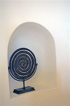 espiral - Spiral sculpture in a niche Foto de stock - Sin royalties Premium, Código: 689-05611674