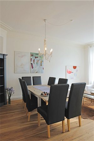 decor - Dining room with chandelier Stock Photo - Premium Royalty-Free, Code: 689-05611764
