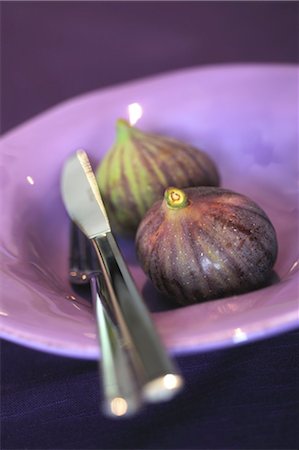 purple fruit pictures to color - Two figs on a plate Stock Photo - Premium Royalty-Free, Code: 689-05611781